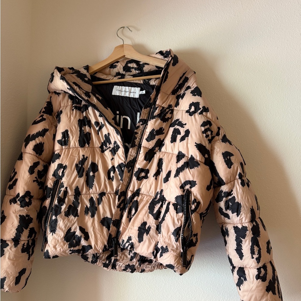 Calvin Klein Cream and Black Puffer Jacket - Picture 1 of 3